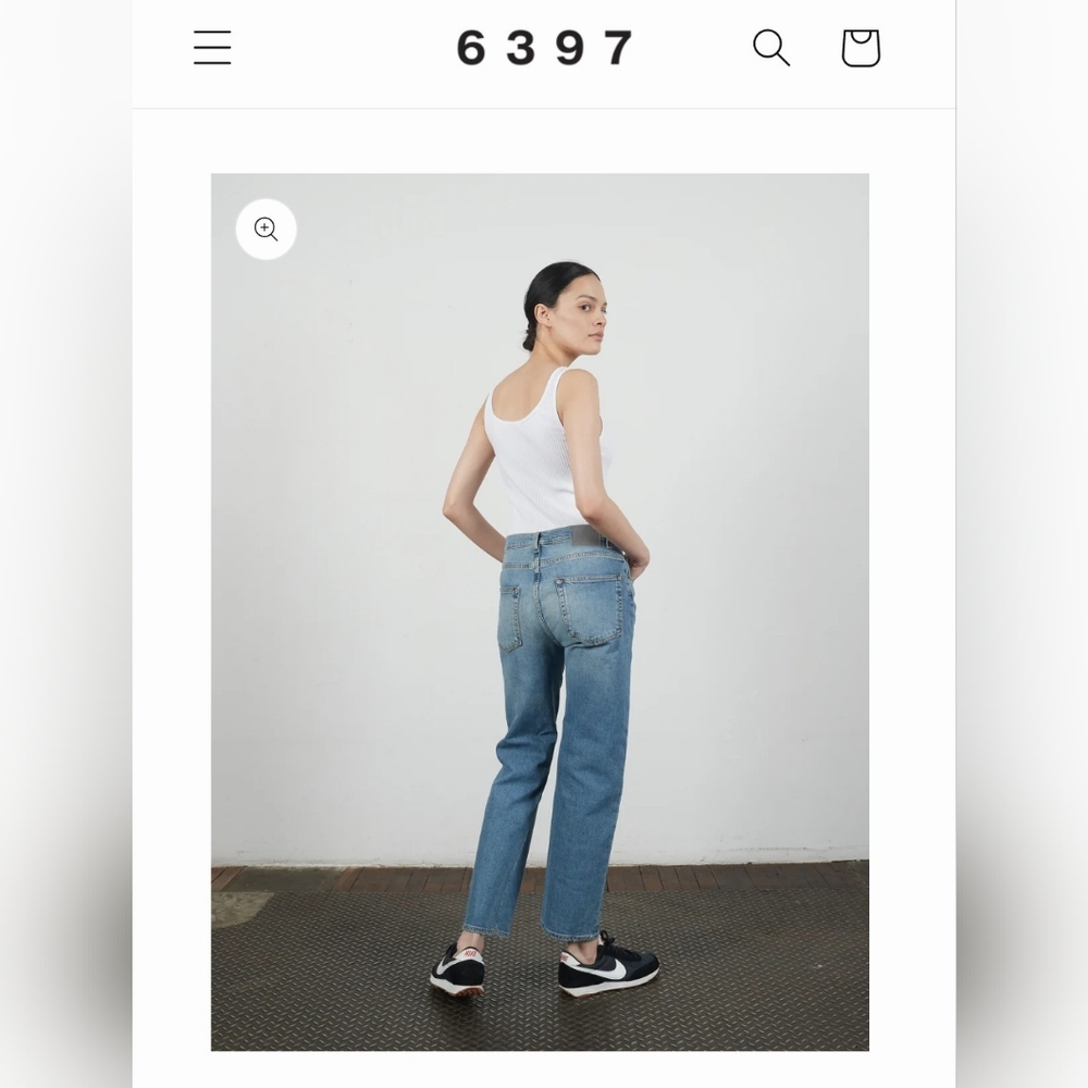 NWT 6397 Straight Leg Jeans Size 27
